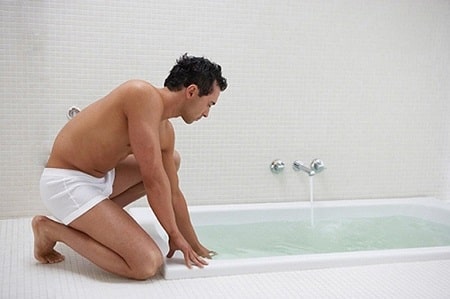 Vì sao nam giới nên vệ sinh viêm bao quy đầu đúng cách ?